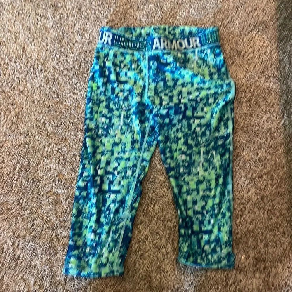Under Armour print crop leggings